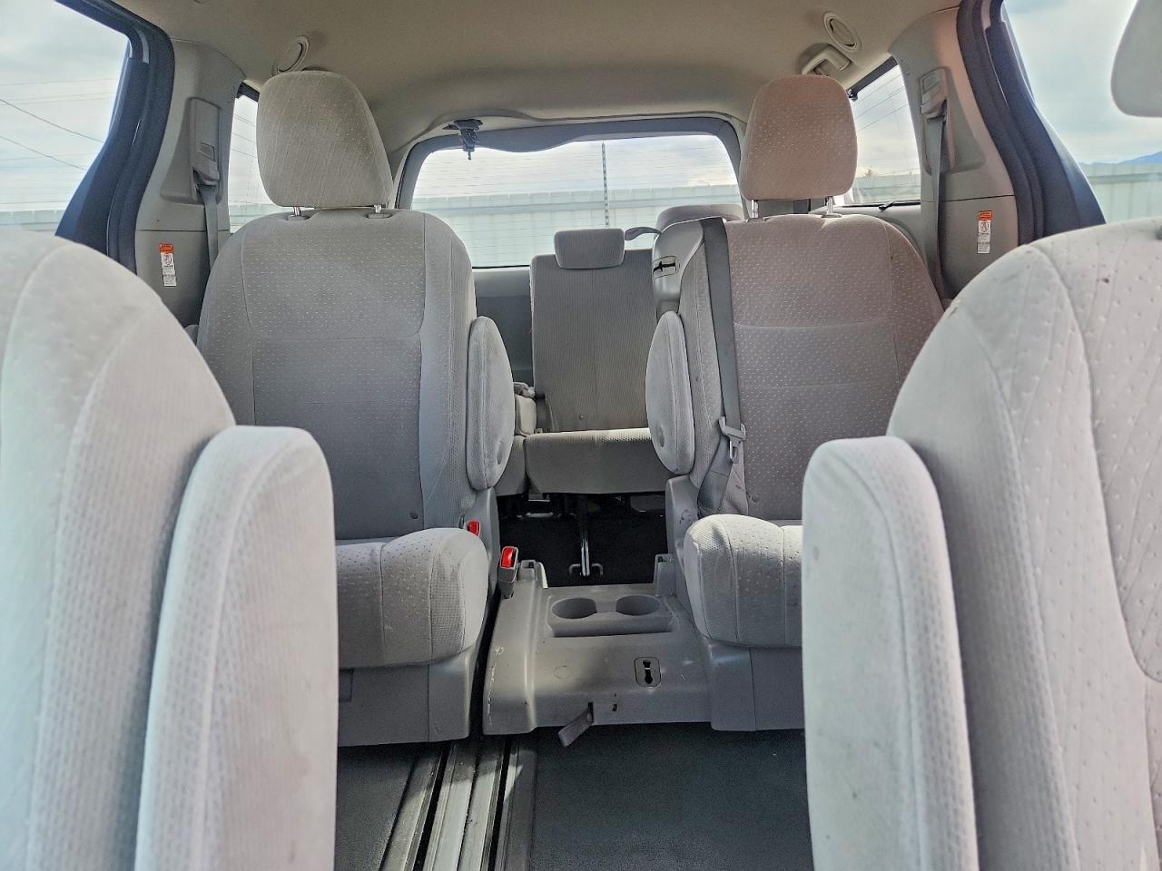 Toyota Sienna Le