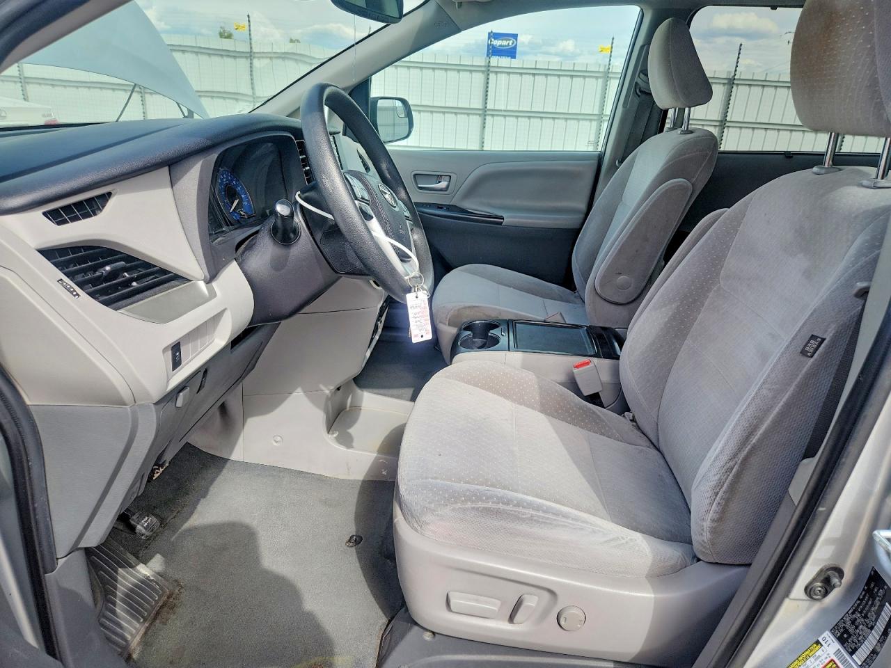 Toyota Sienna Le