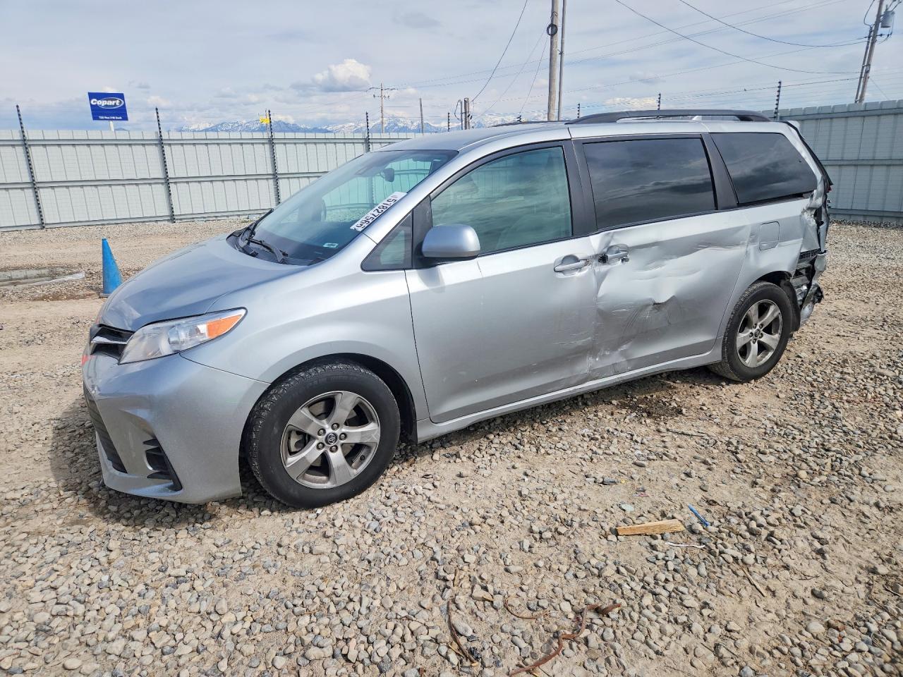 Salvage Toyota Sienna Image