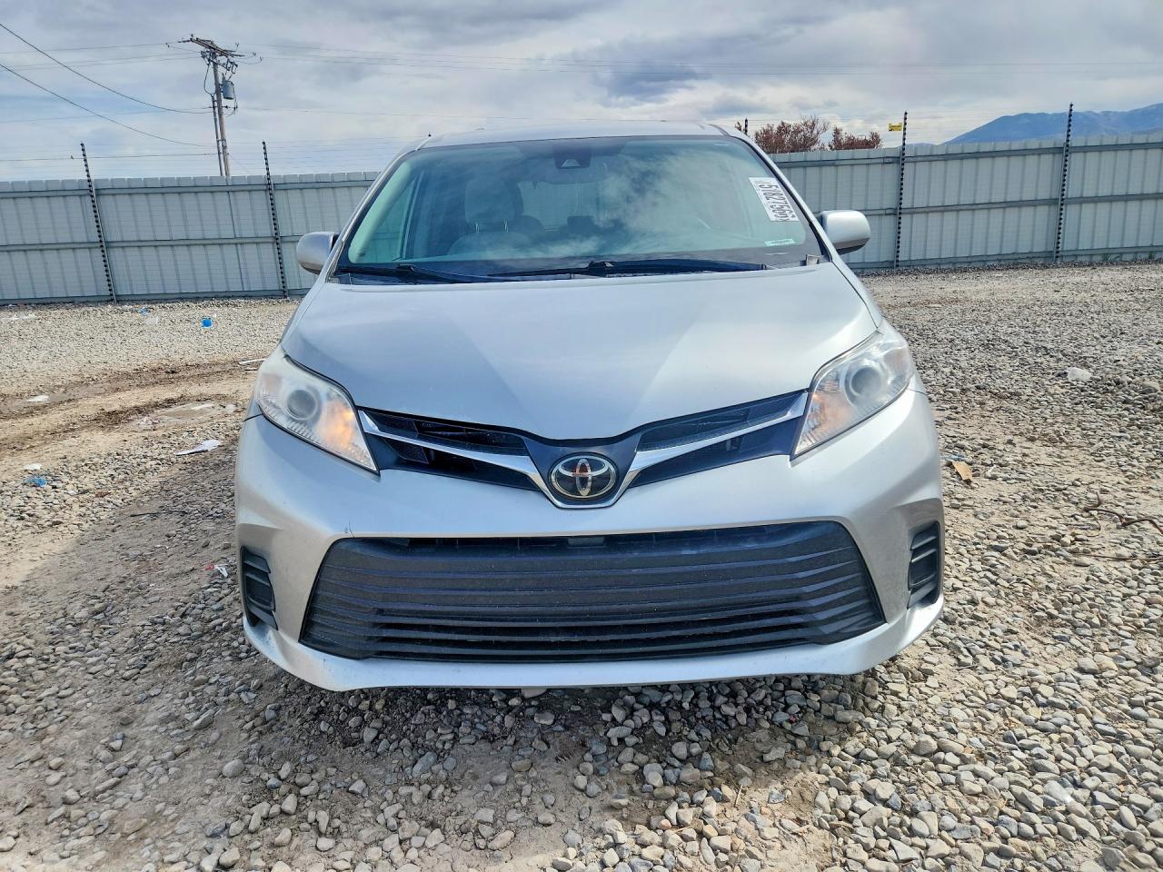 Toyota Sienna Le