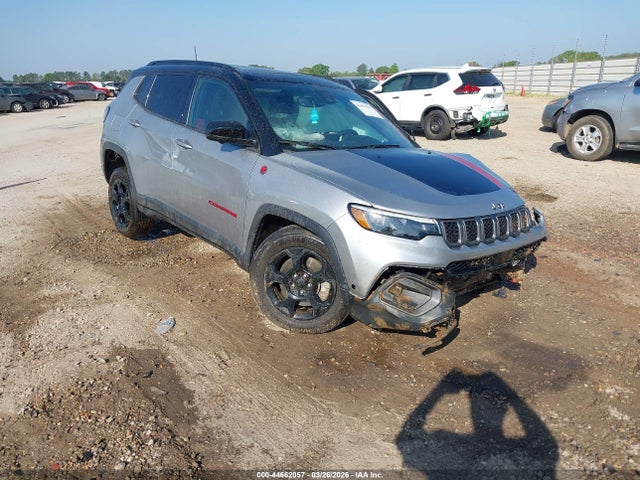 Salvage Jeep Compass Image