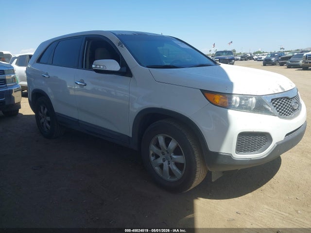 Salvage Kia Sorento Image