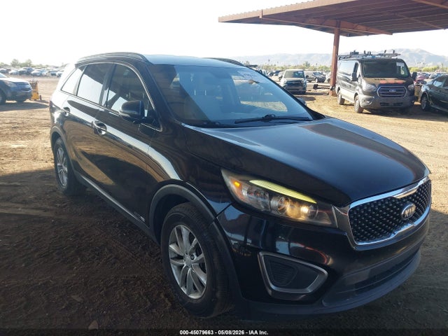 Salvage Kia Sorento Image