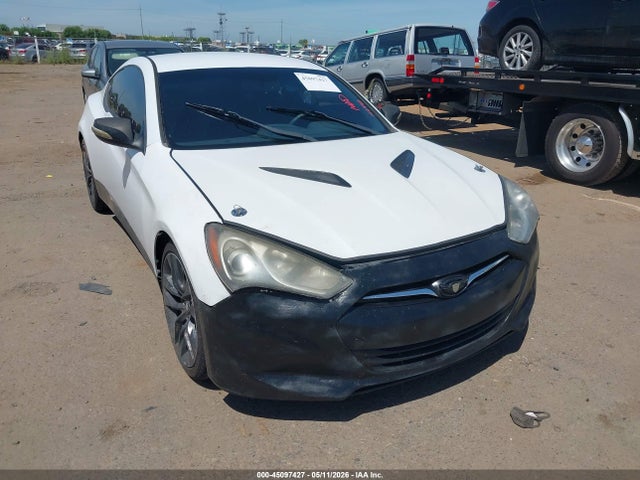 Salvage Hyundai Genesis Image