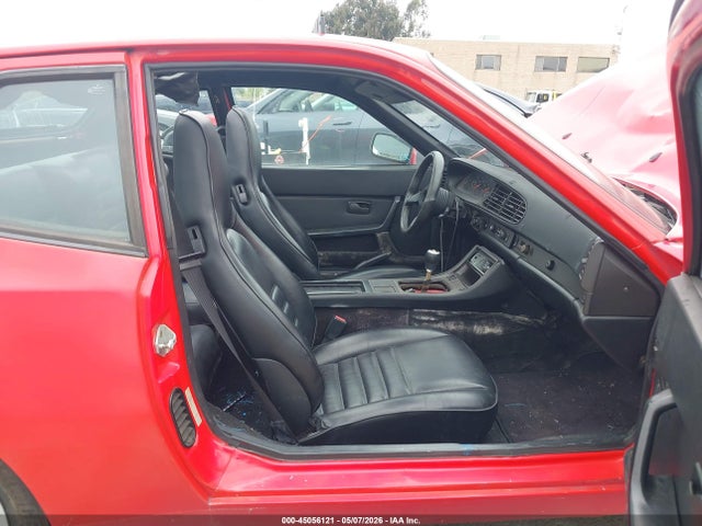 Porsche 944