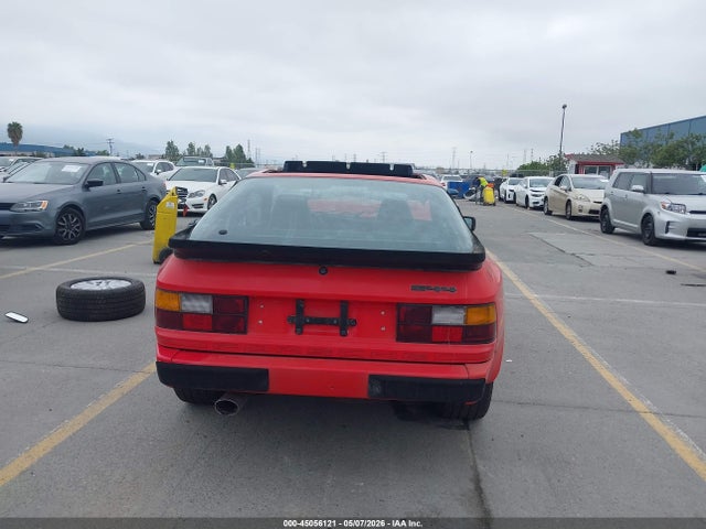 Porsche 944
