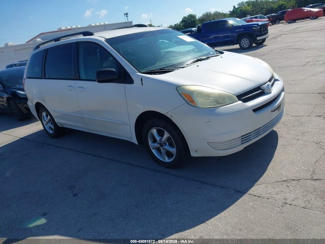 Salvage Toyota Sienna Image