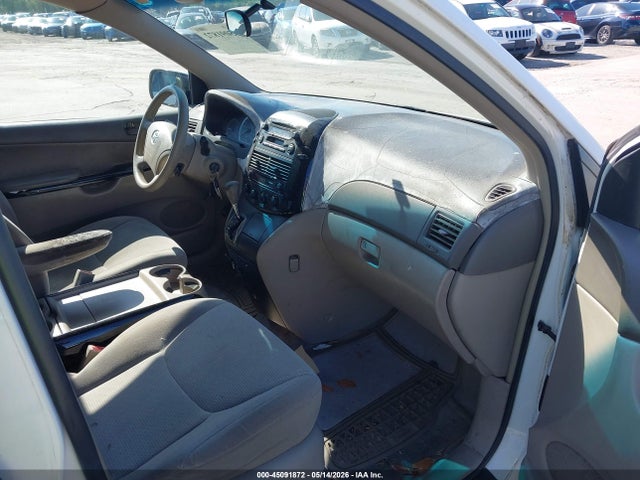 Toyota Sienna Le