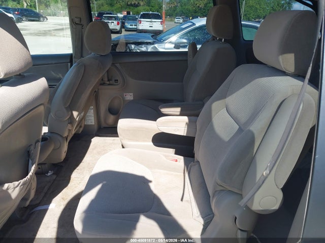 Toyota Sienna Le