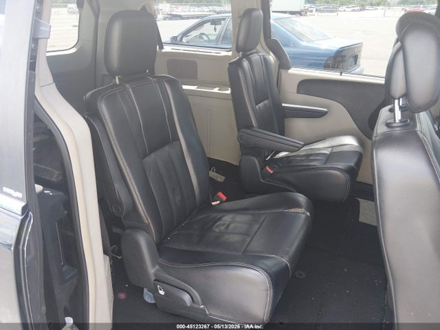 Chrysler Town & Country Touring