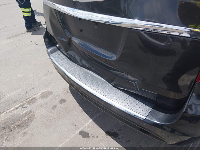 Chrysler Town & Country Touring