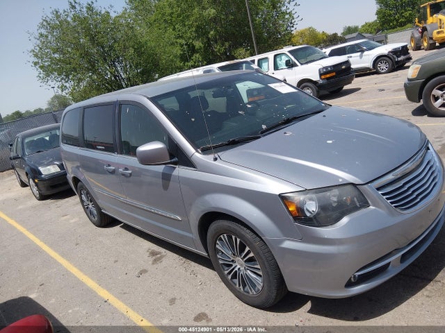 Salvage Chrysler Town & Country Image
