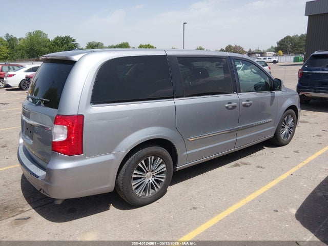 Chrysler Town & Country S