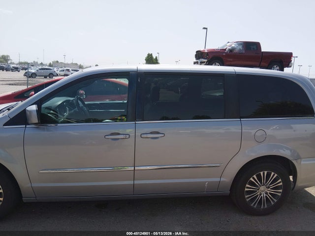 Chrysler Town & Country S
