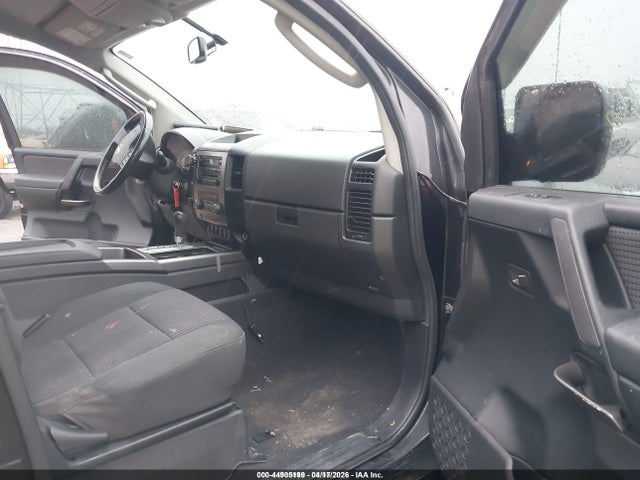 Nissan Titan Se
