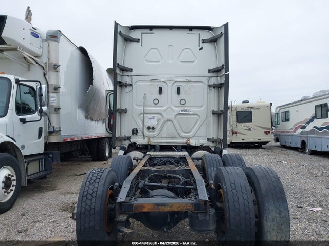 Freightliner New Cascadia 126