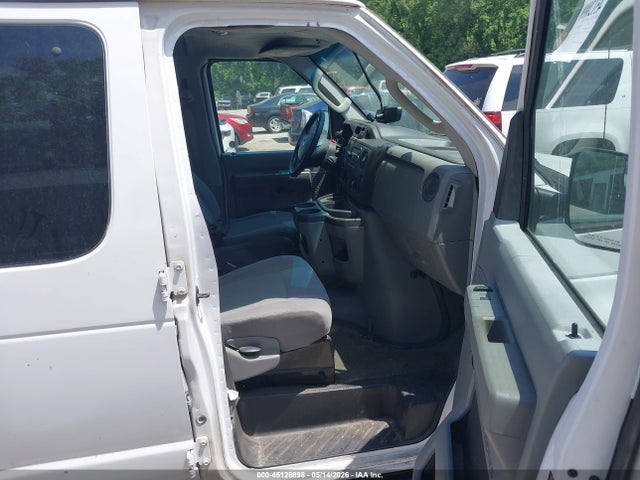 Ford E-350 Xlt