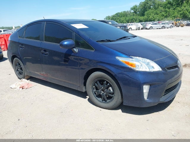 Salvage Toyota Prius Image