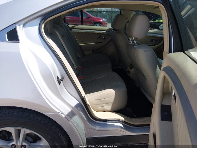 Ford Taurus Se