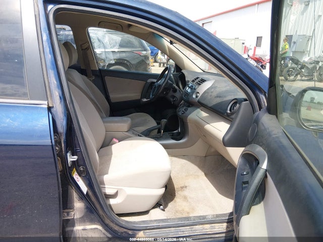 Toyota RAV4 Limited V6