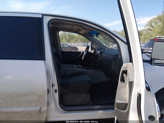Nissan Titan Se