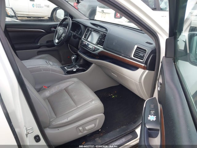 Toyota Highlander Limited V6