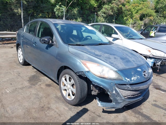Salvage Mazda Mazda3 Image