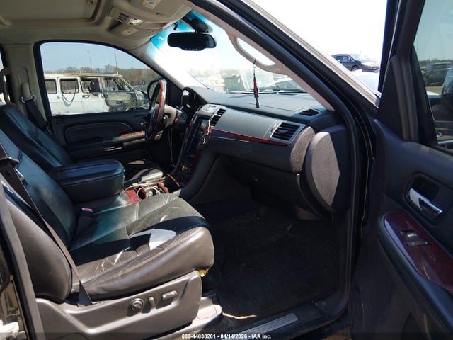 Cadillac Escalade Standard