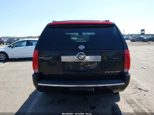 Cadillac Escalade Standard