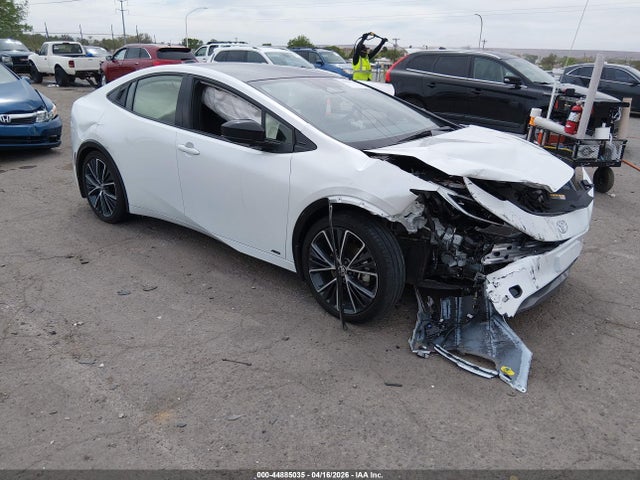 Salvage Toyota Prius Image