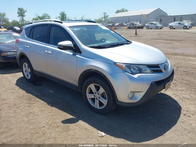 Salvage Toyota RAV4 Image