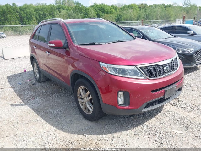 Salvage Kia Sorento Image