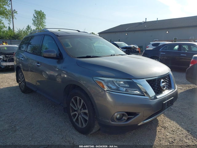 Salvage Nissan Pathfinder Image