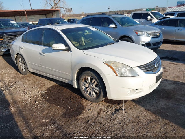 Salvage Nissan Altima Image