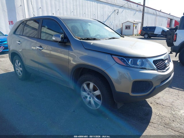 Salvage Kia Sorento Image