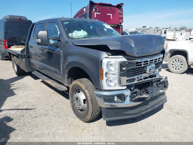 Salvage Ford F-350 Image