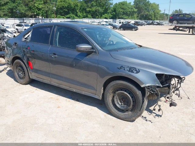 Salvage Volkswagen Jetta Image