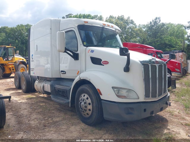 Salvage Peterbilt 579 Image