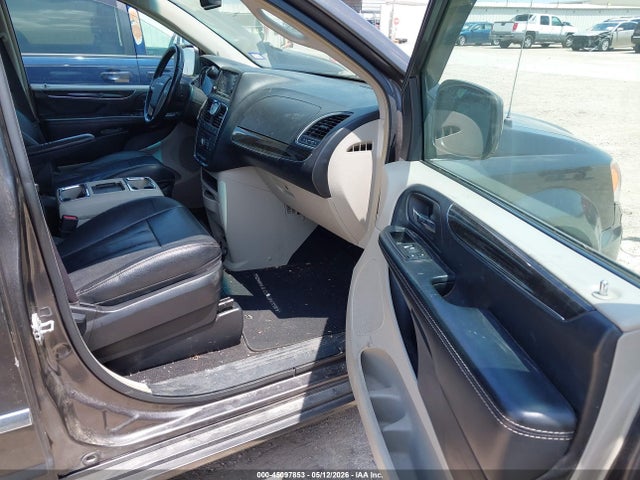 Chrysler Town & Country Touring