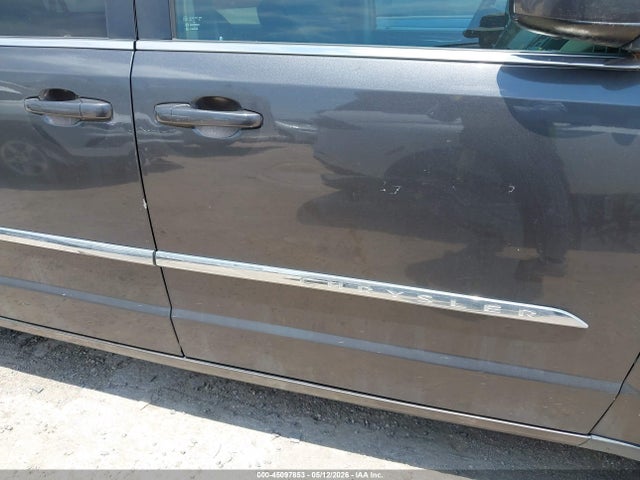 Chrysler Town & Country Touring