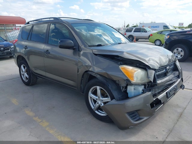 Salvage Toyota RAV4 Image