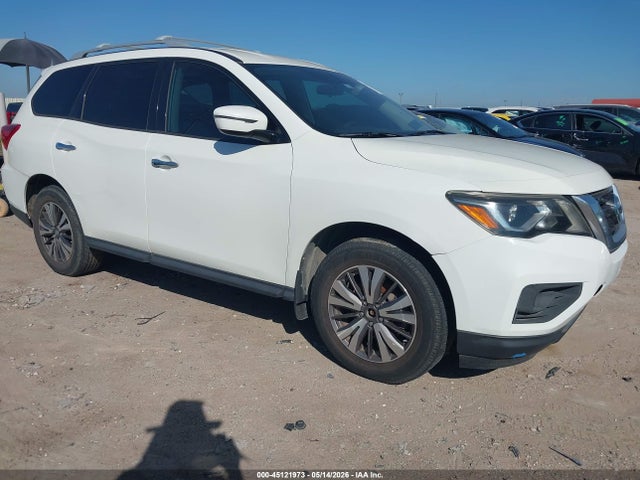 Salvage Nissan Pathfinder Image