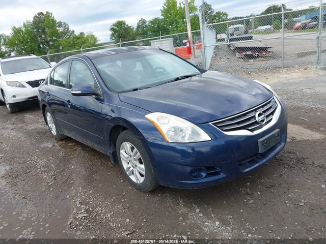 Salvage Nissan Altima Image