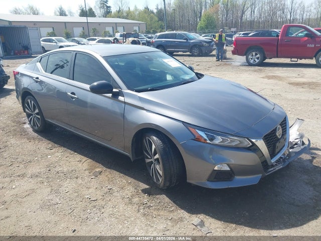 Salvage Nissan Altima Image
