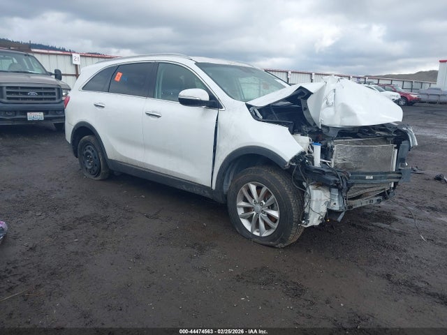 Salvage Kia Sorento Image