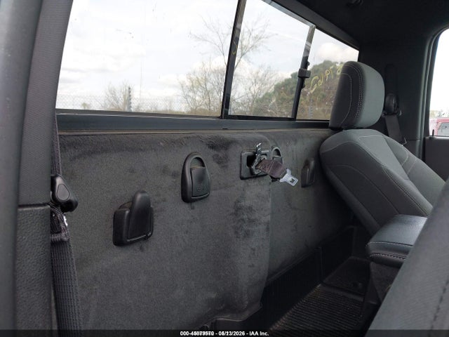 Ram 2500 Tradesman  4x4 8' Box