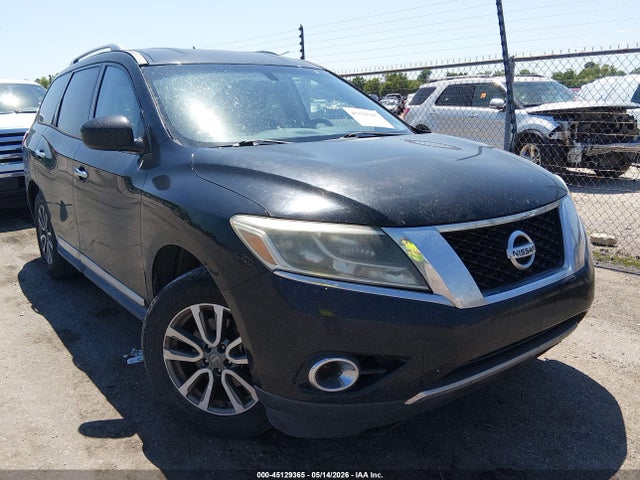 Salvage Nissan Pathfinder Image