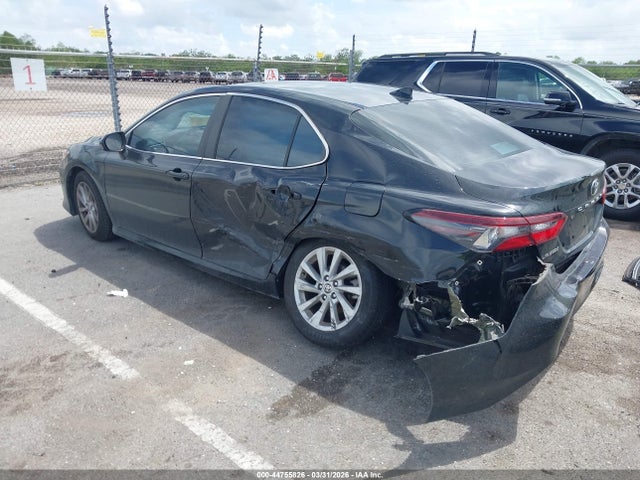 Toyota Camry Le