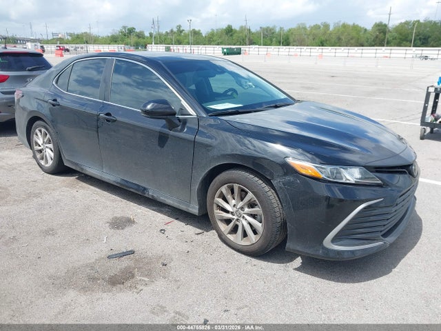 Salvage Toyota Camry Image