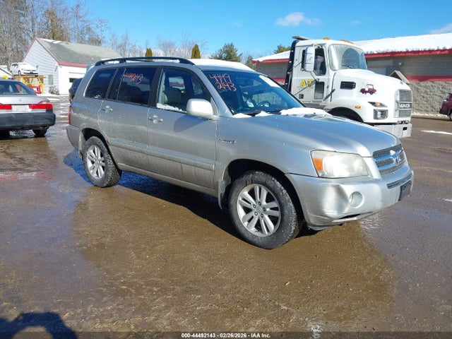 Salvage Toyota Highlander Image